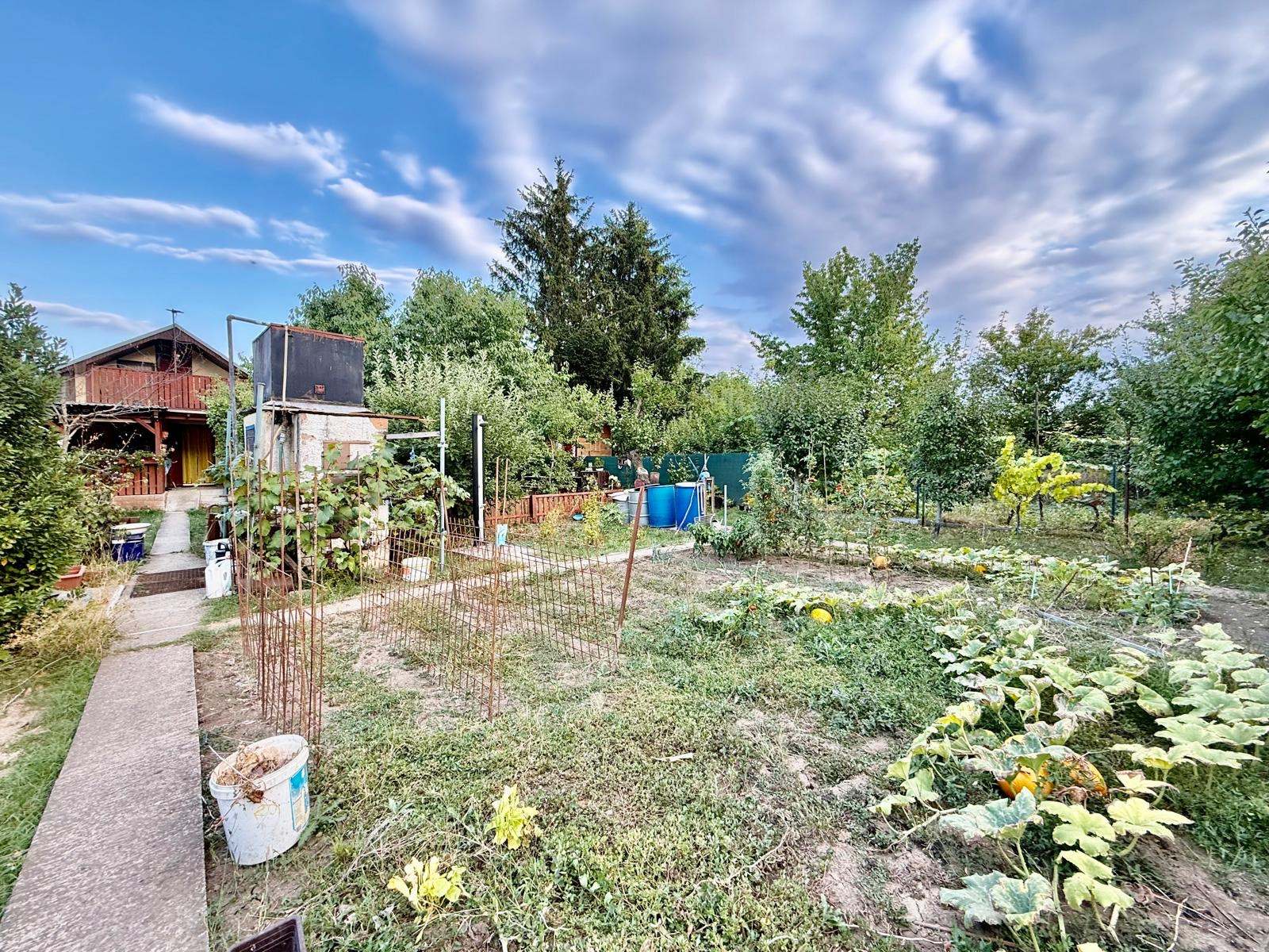 Dve rekreačné chatky a 492m² vlastného pozemku na oddych