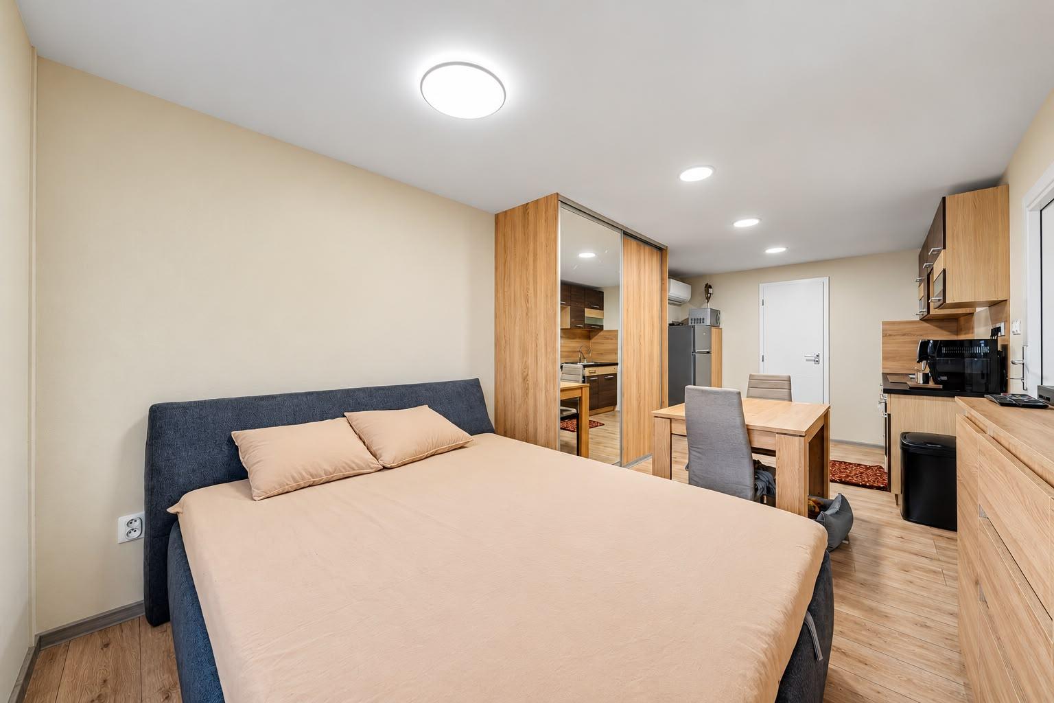Na predaj nová hala s pozemkom 1 100 m² v obci Baka