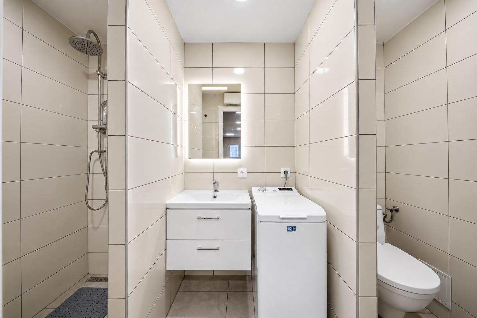Na predaj nová hala s pozemkom 1 100 m² v obci Baka