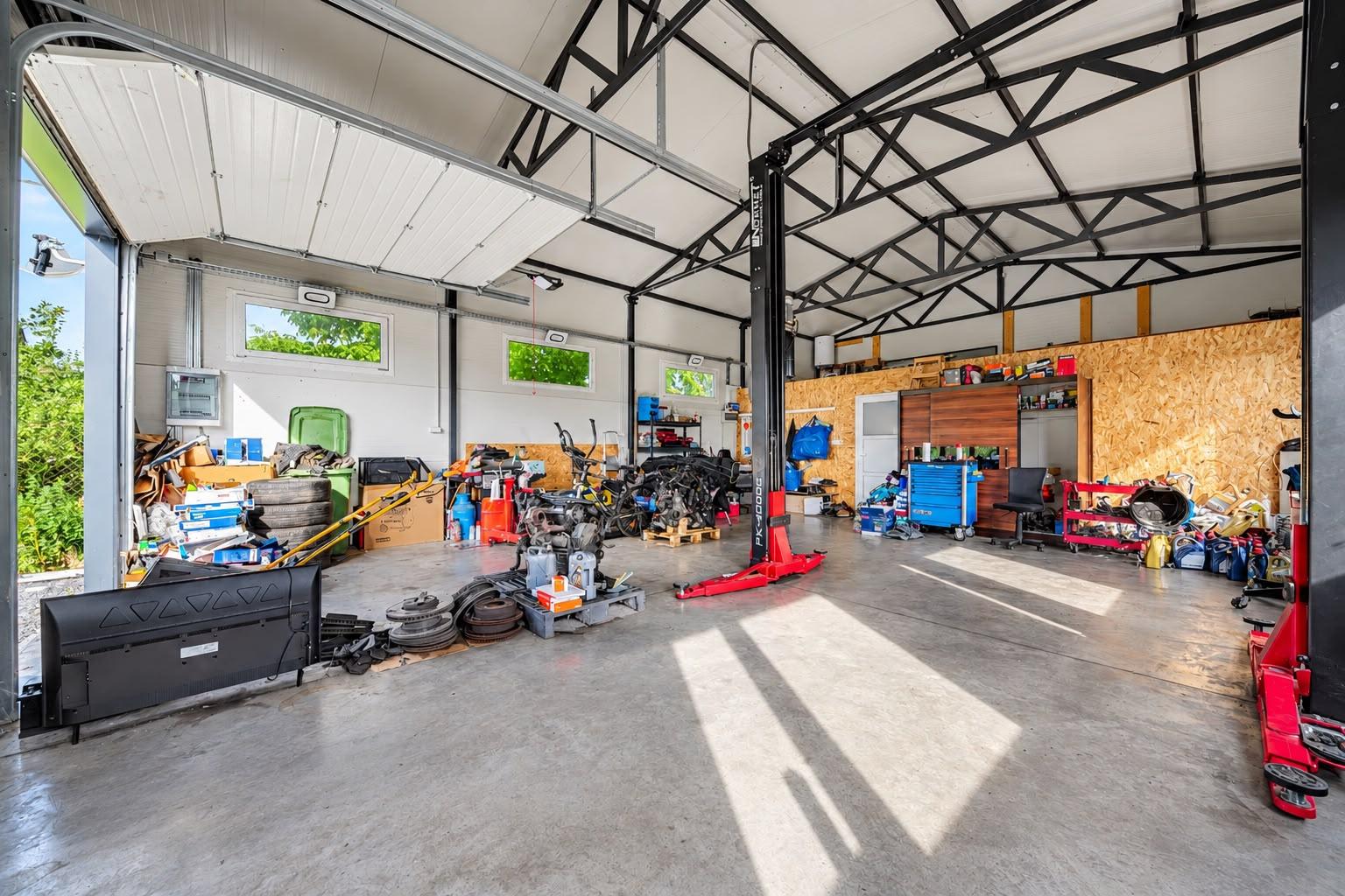 Na predaj nová hala s pozemkom 1 100 m² v obci Baka