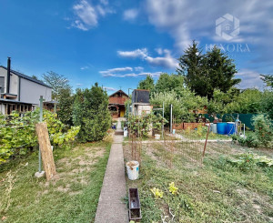 Dve rekreačné chatky a 492m² vlastného pozemku na oddych