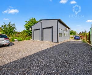 Na predaj nová hala s pozemkom 1 100 m² v obci Baka