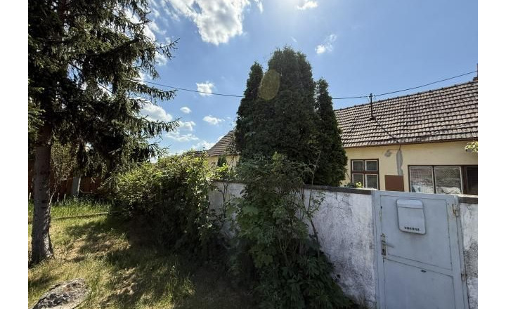 Na predaj rodinný dom v Grinave  - fotografia 1