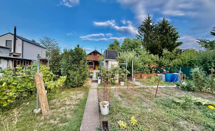 Dve rekreačné chatky a 492m² vlastného pozemku na oddych - fotografia 9