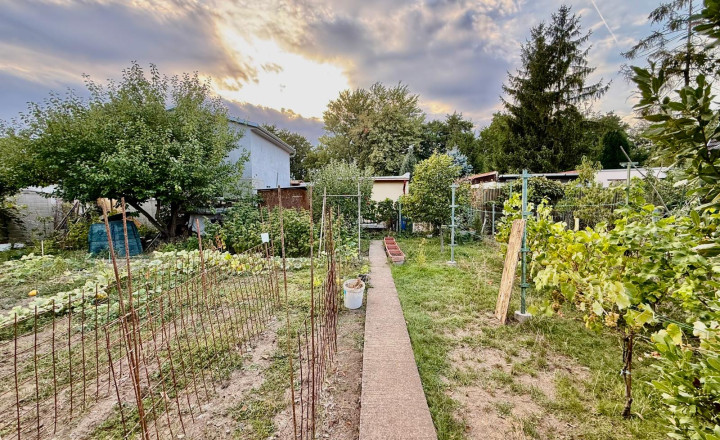 Dve rekreačné chatky a 492m² vlastného pozemku na oddych - fotografia 10