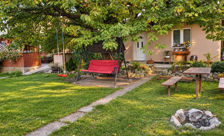 Dve rekreačné chatky a 492m² vlastného pozemku na oddych - fotografia 7