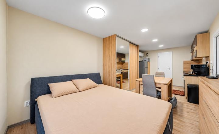 Na predaj nová hala s pozemkom 1 100 m² v obci Baka - fotografia 5